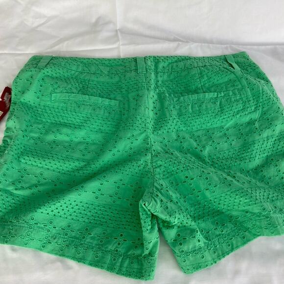 Green Women Short - Picture 11 of 12